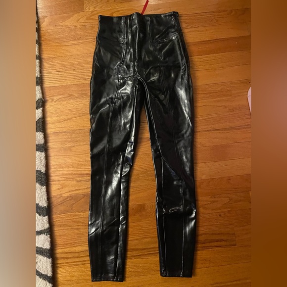 Spanx faux patent leather leggings - Picture 4 of 5